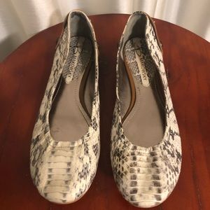 B. Makowsky BMROSE Snakeskin Ballet Flats - 8M